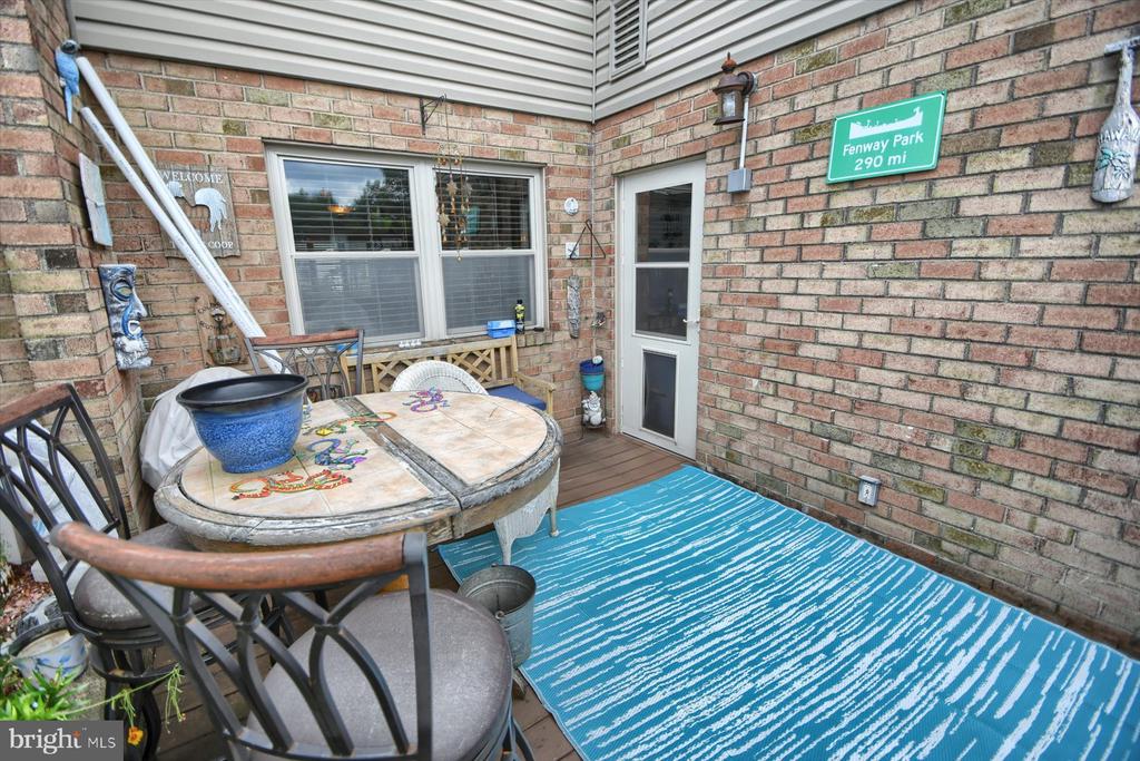 6525 Lexington Ct