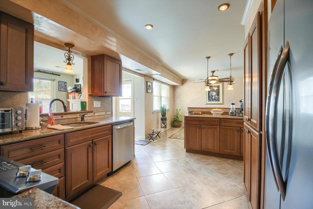 6525 Lexington Ct