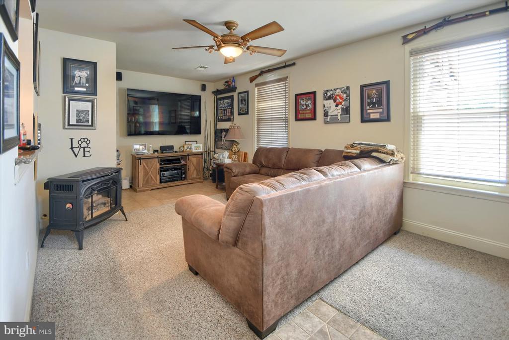 6525 Lexington Ct