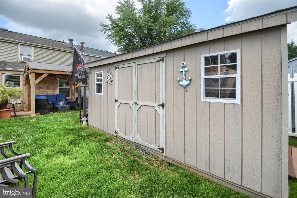 6525 Lexington Ct