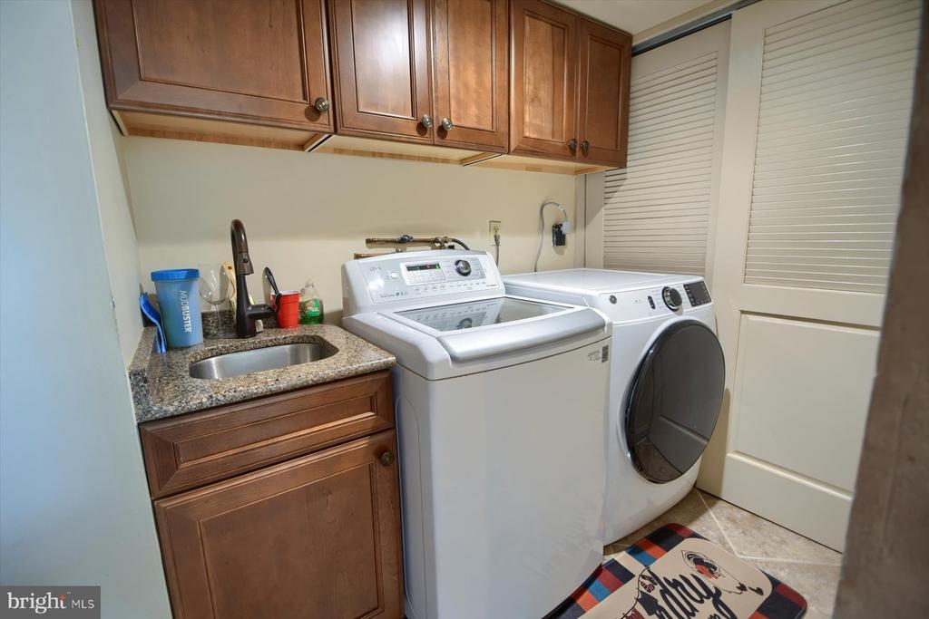 6525 Lexington Ct