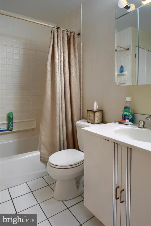 6525 Lexington Ct
