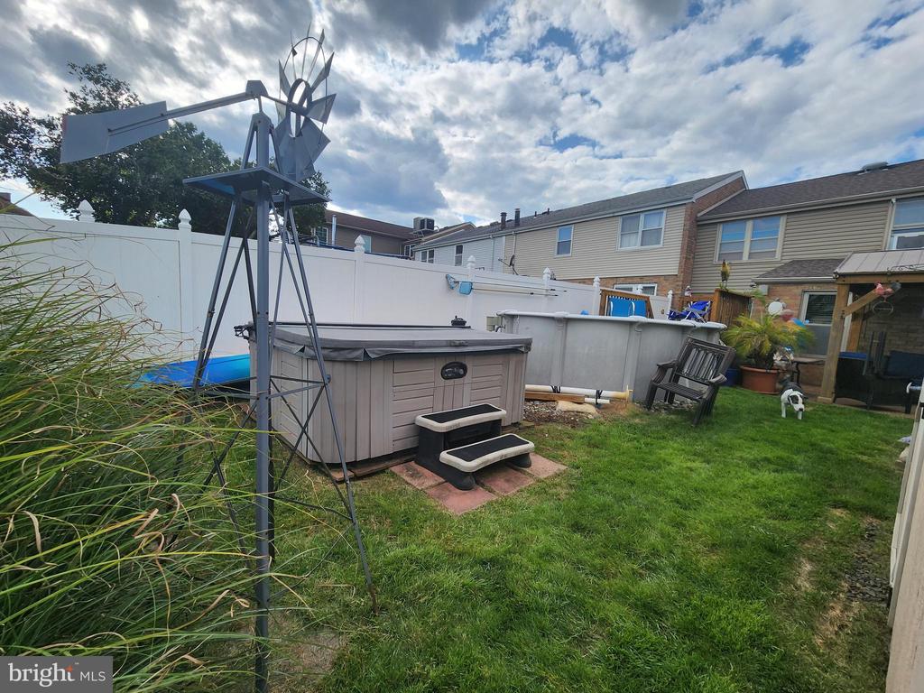 6525 Lexington Ct