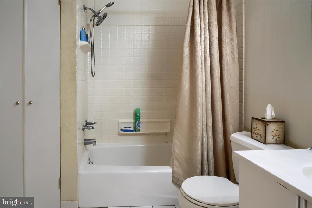 6525 Lexington Ct