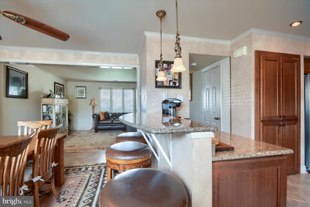 6525 Lexington Ct