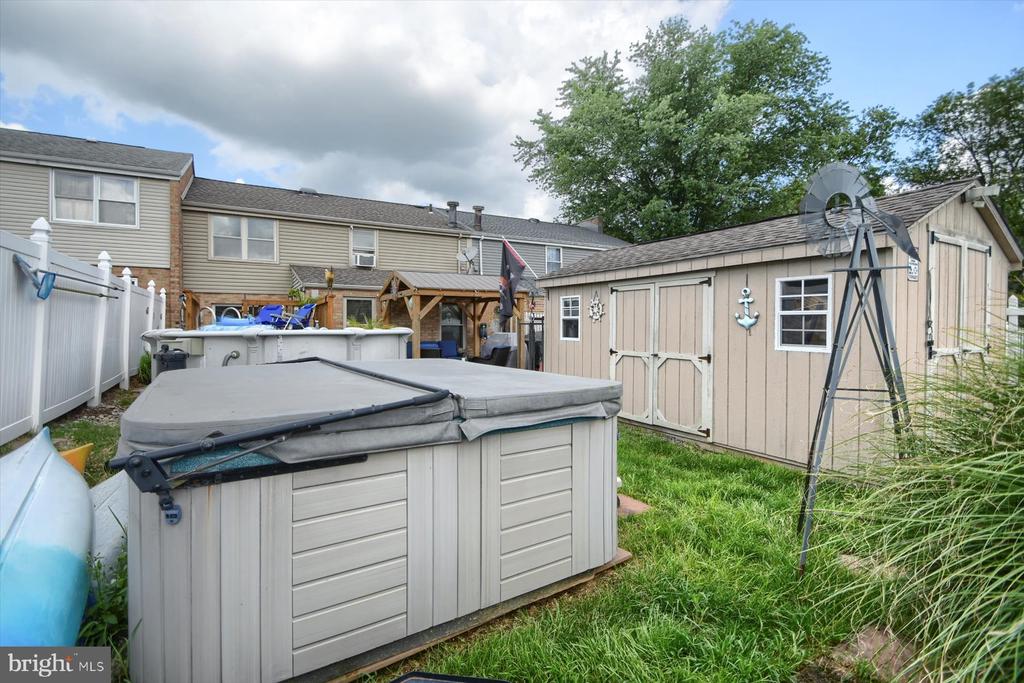 6525 Lexington Ct