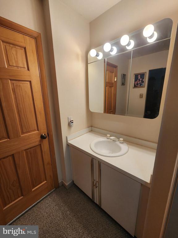 6525 Lexington Ct