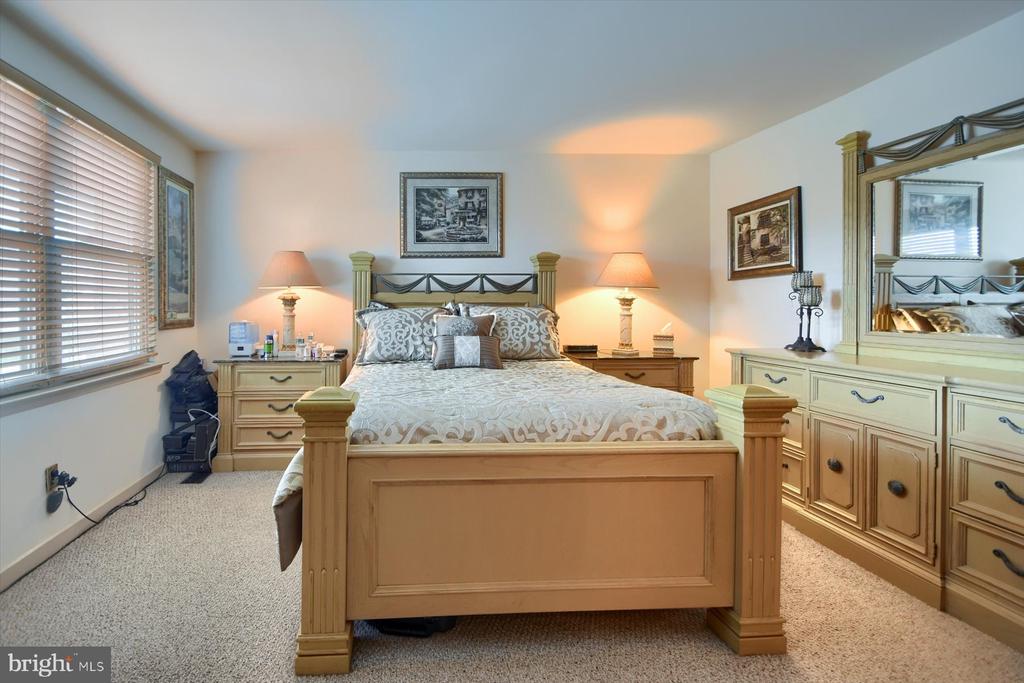 6525 Lexington Ct