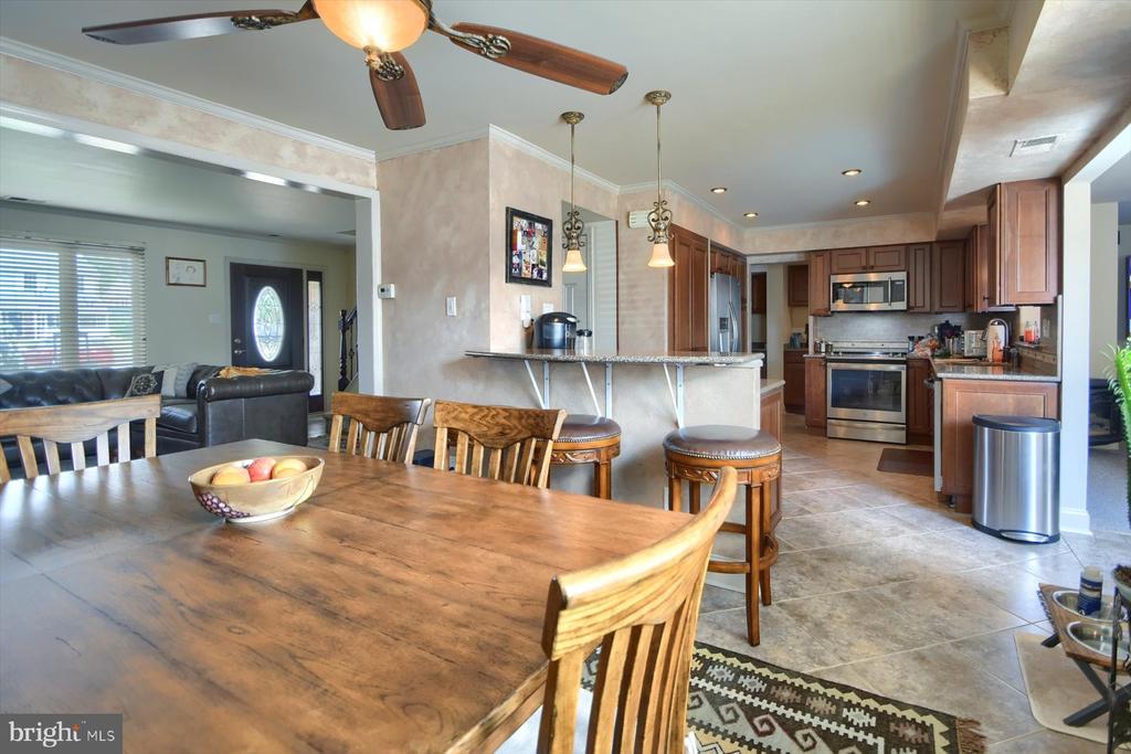 6525 Lexington Ct