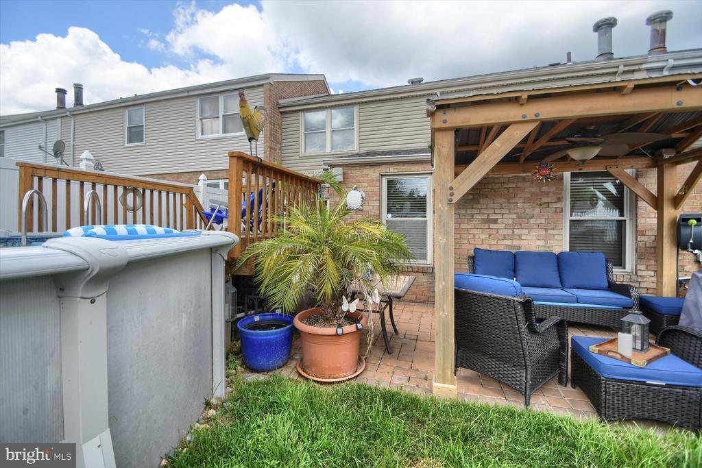 6525 Lexington Ct