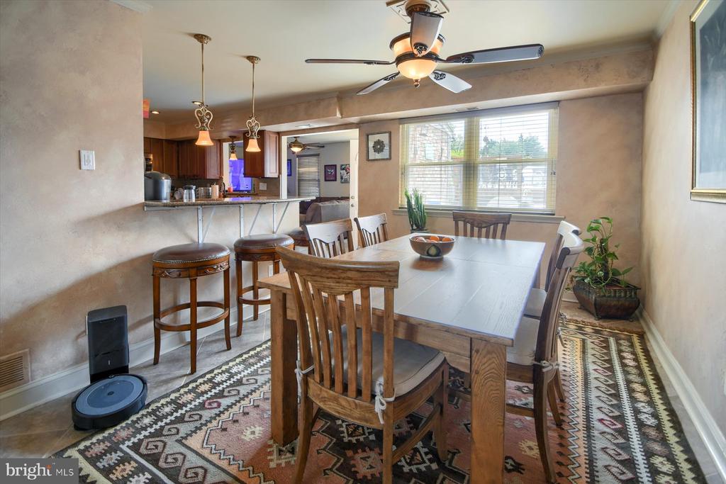 6525 Lexington Ct