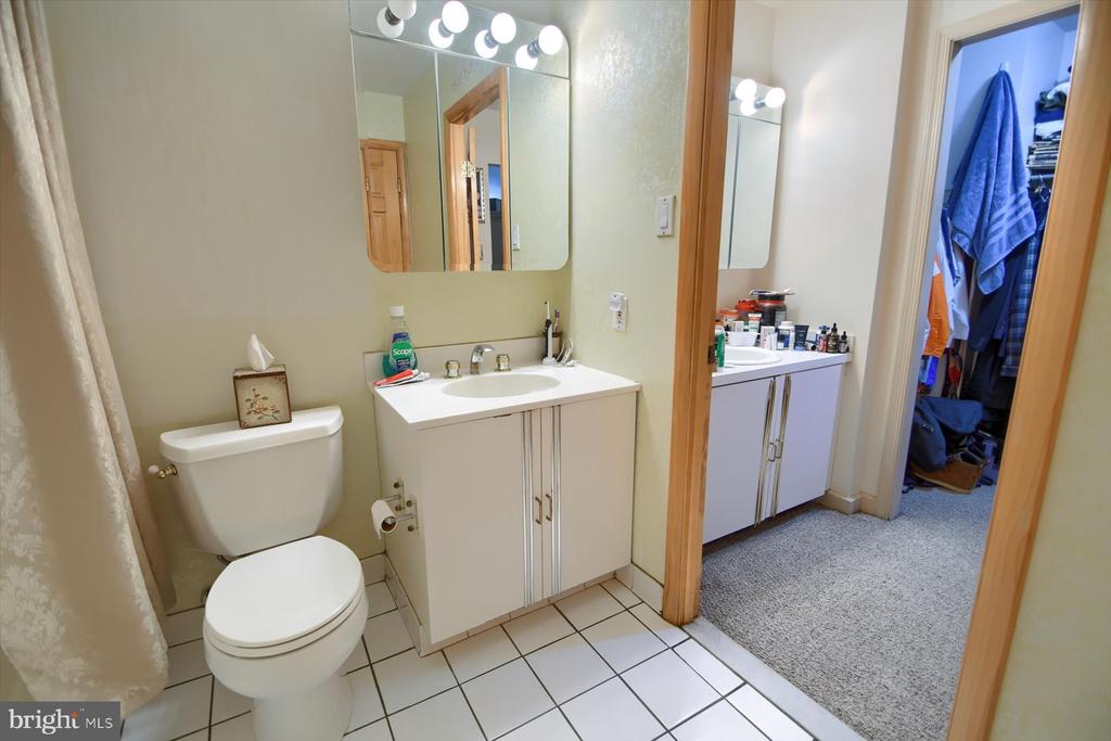 6525 Lexington Ct