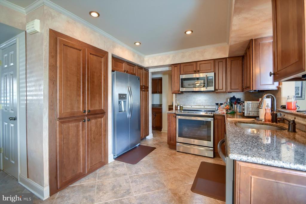 6525 Lexington Ct