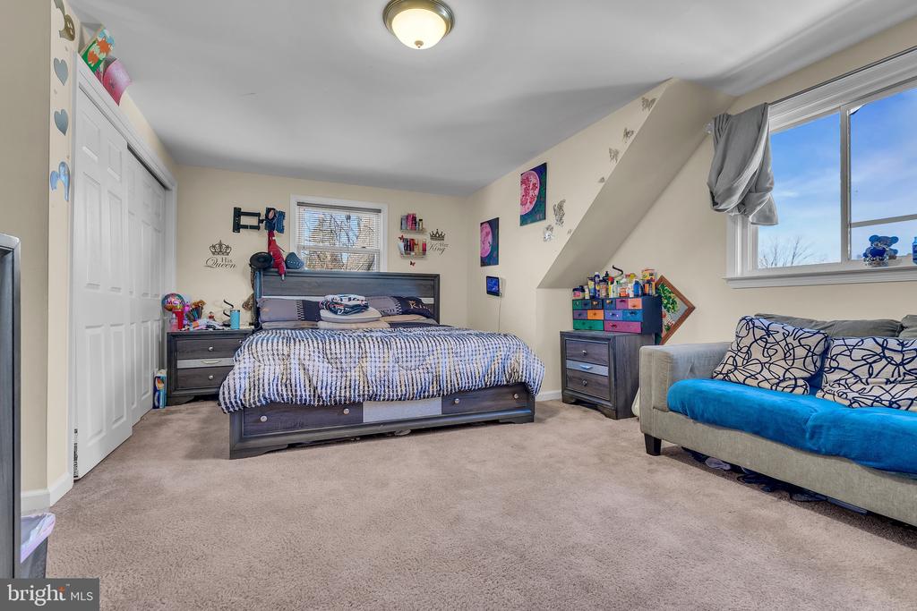 5042 HILLSIDE