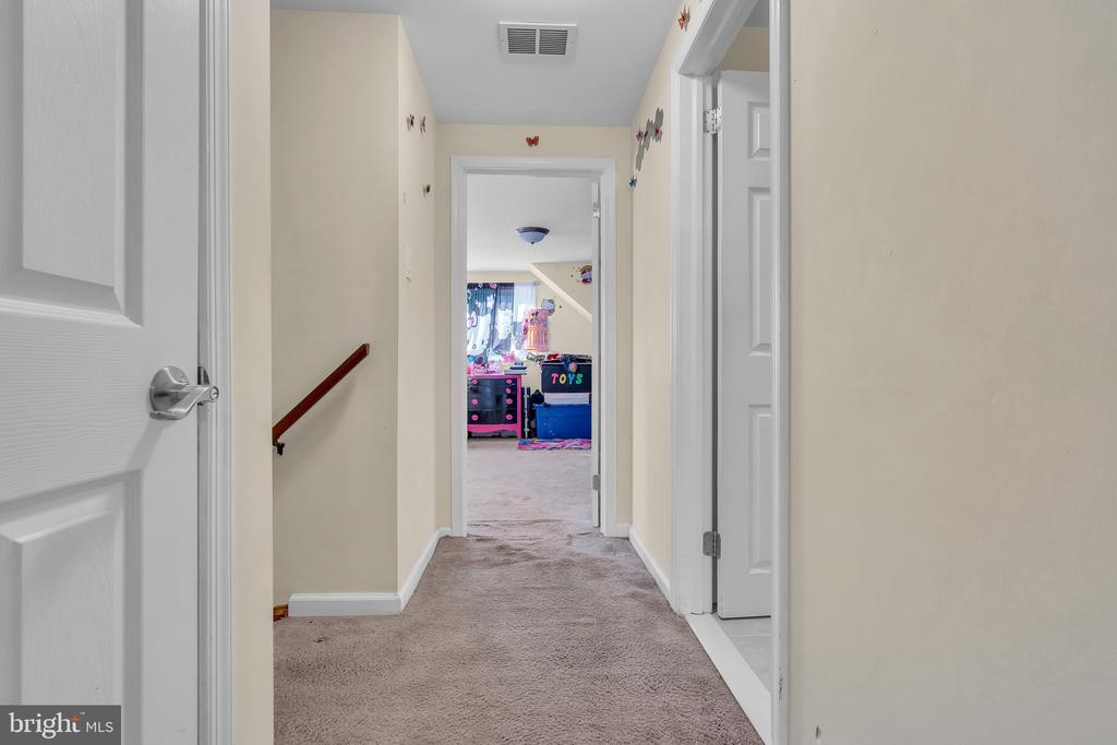 5042 HILLSIDE