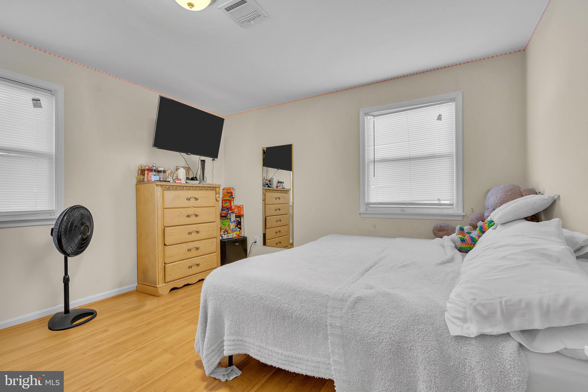 5042 HILLSIDE