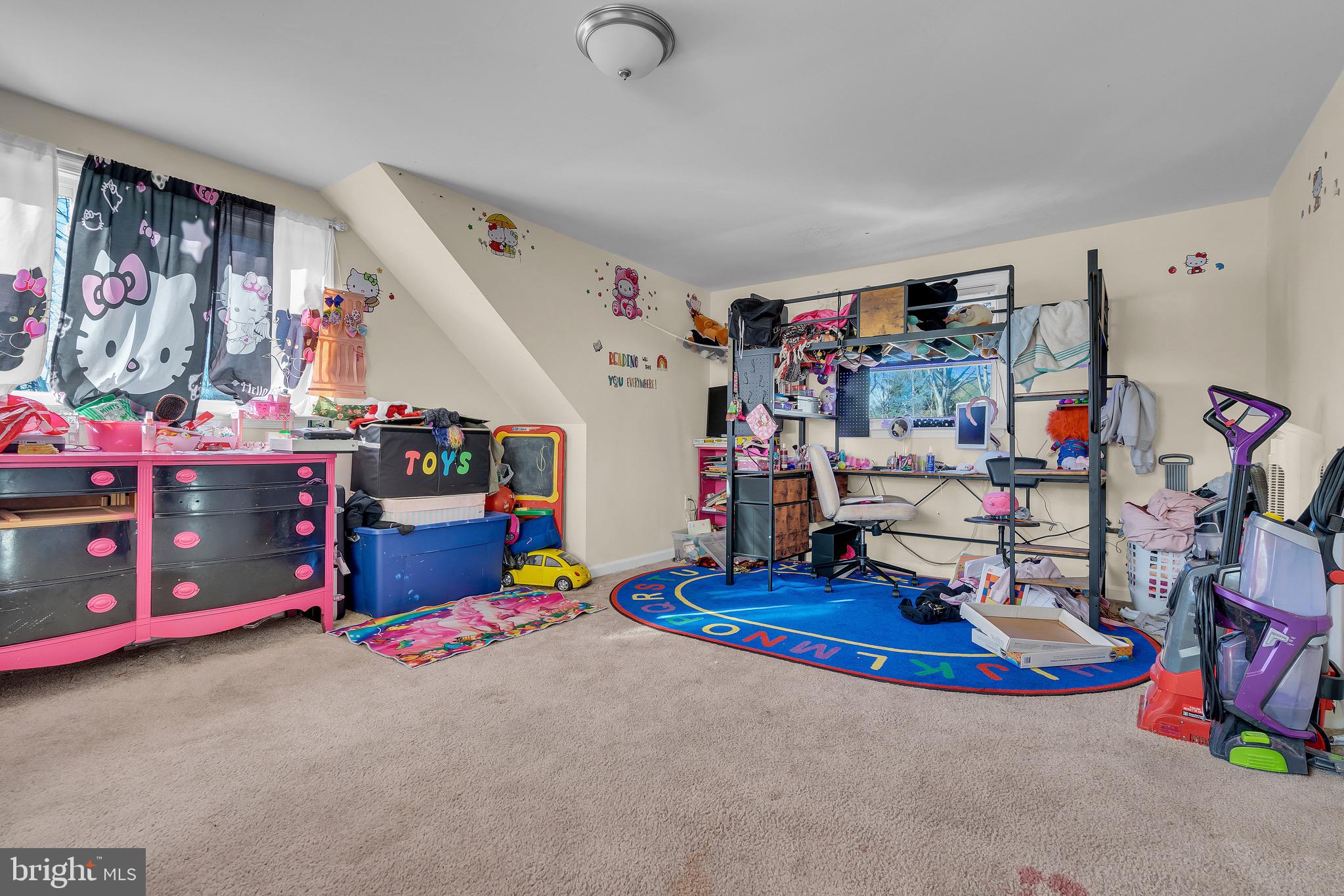 5042 HILLSIDE