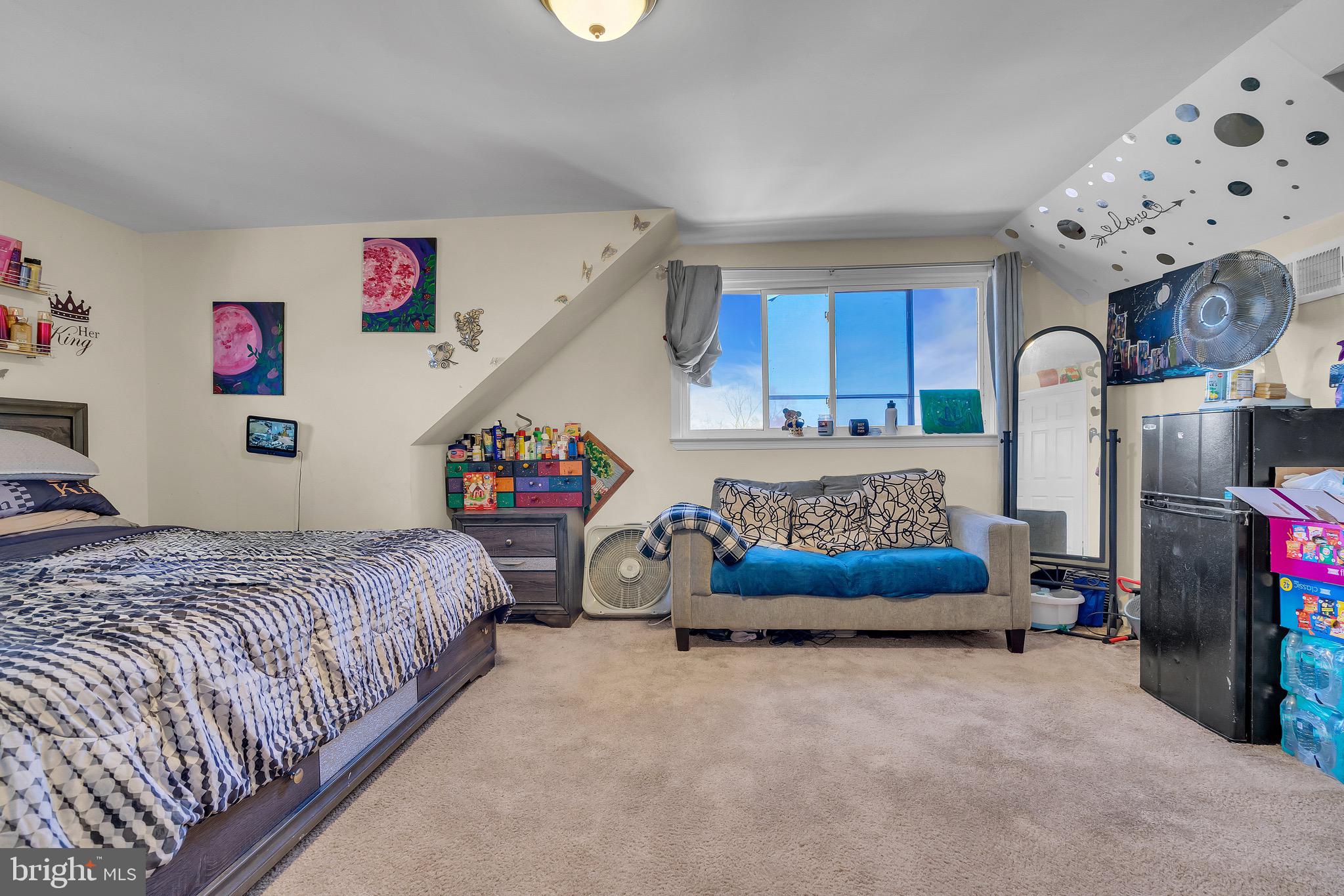 5042 HILLSIDE