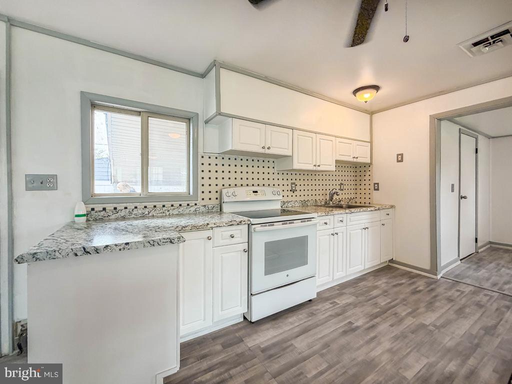 26 MIDWOOD LANE
