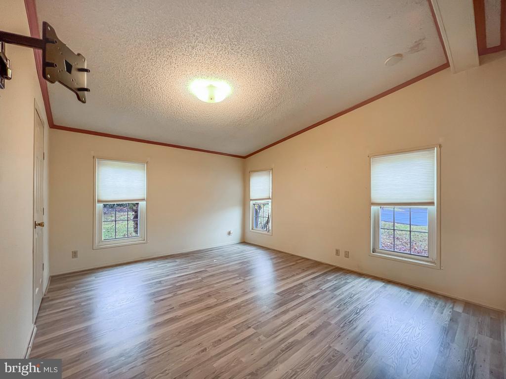 13 CLOVEDALE WAY