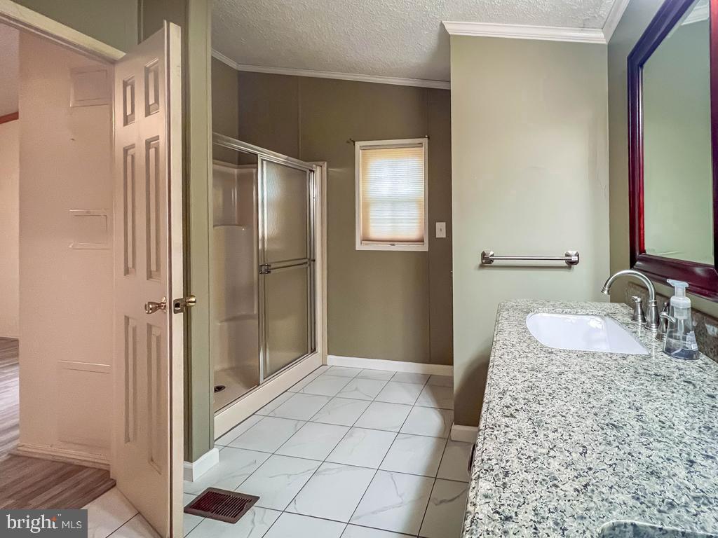 13 CLOVEDALE WAY