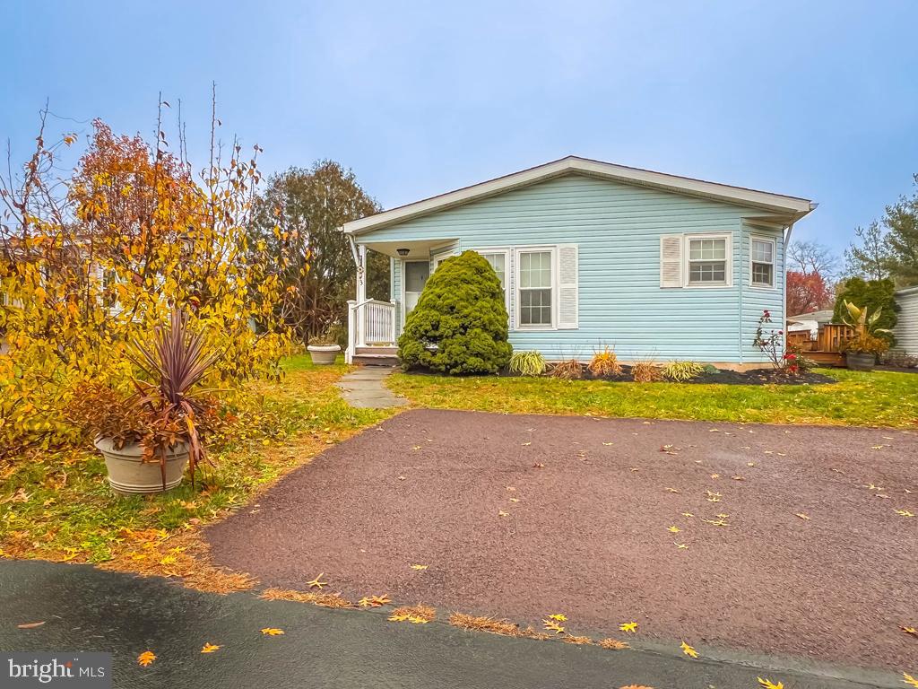 13 CLOVEDALE WAY