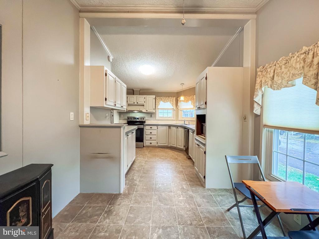 13 CLOVEDALE WAY