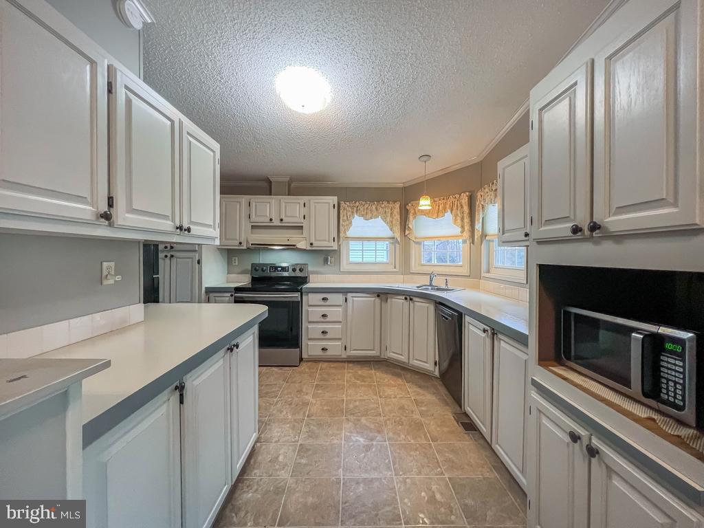 13 CLOVEDALE WAY