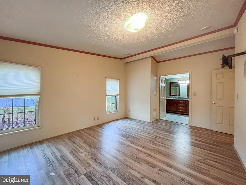 13 CLOVEDALE WAY
