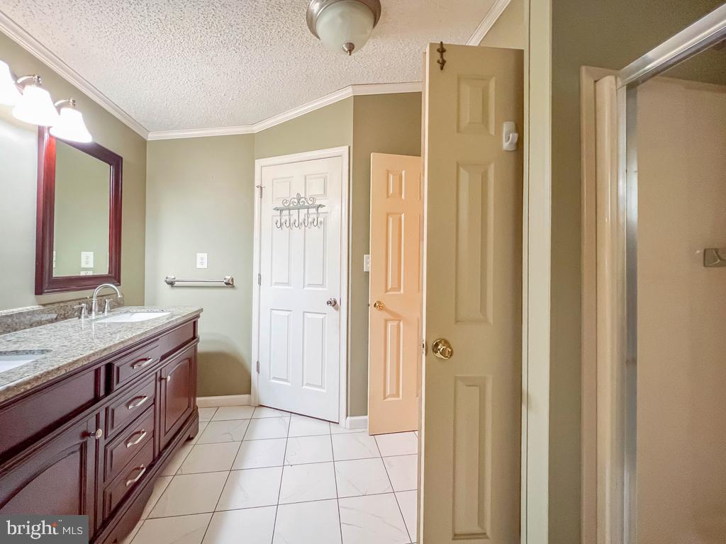 13 CLOVEDALE WAY
