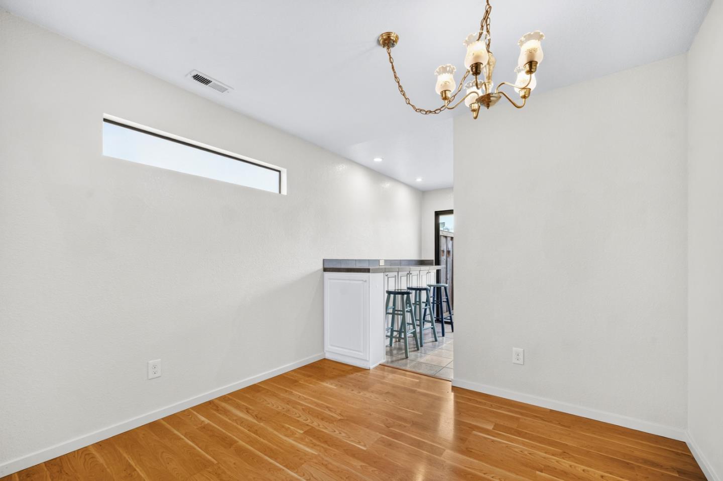 1037 Olympic LN