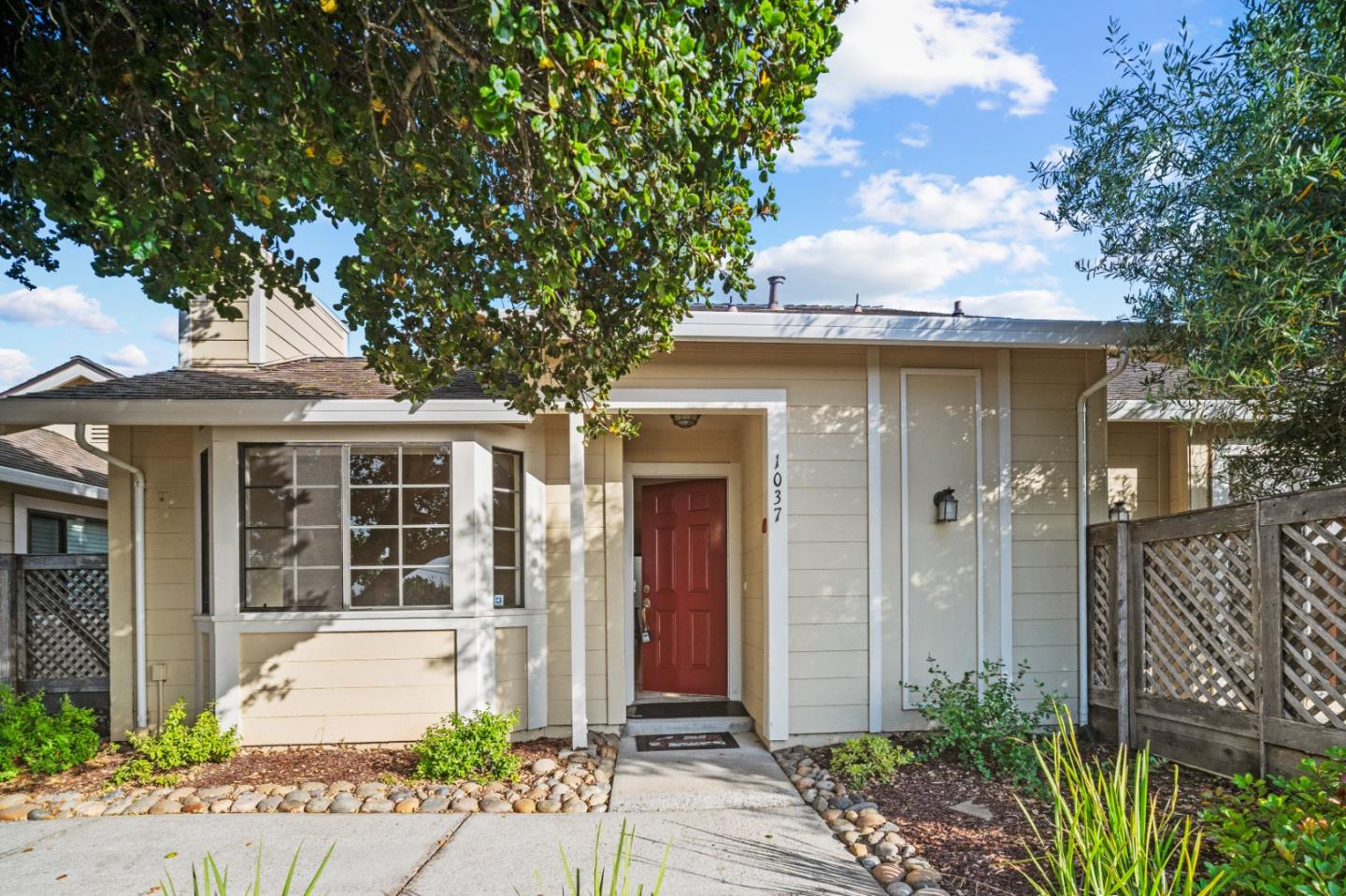 1037 Olympic LN