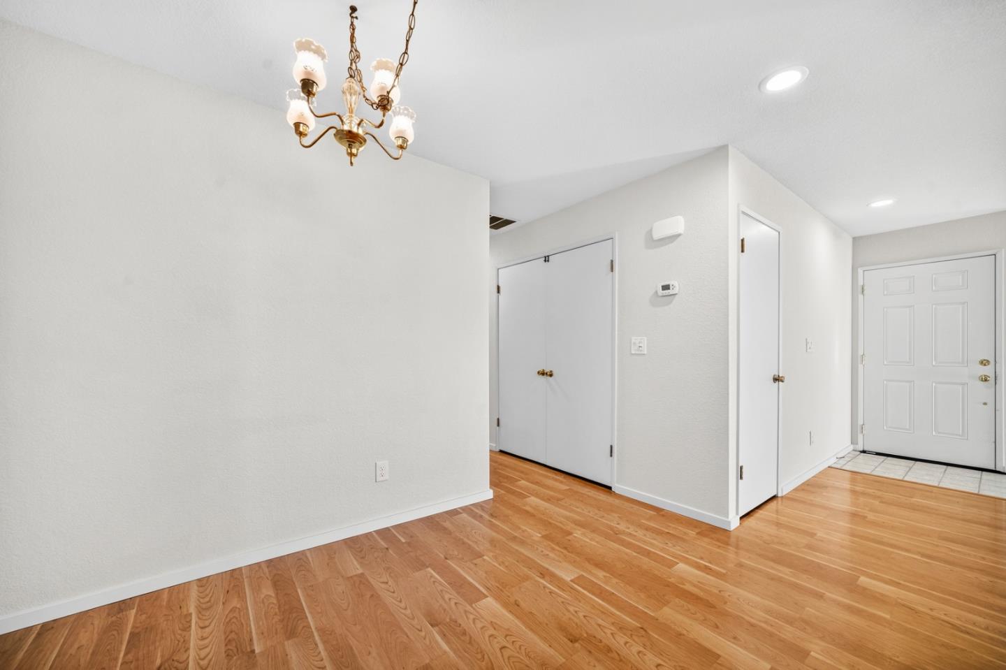 1037 Olympic LN