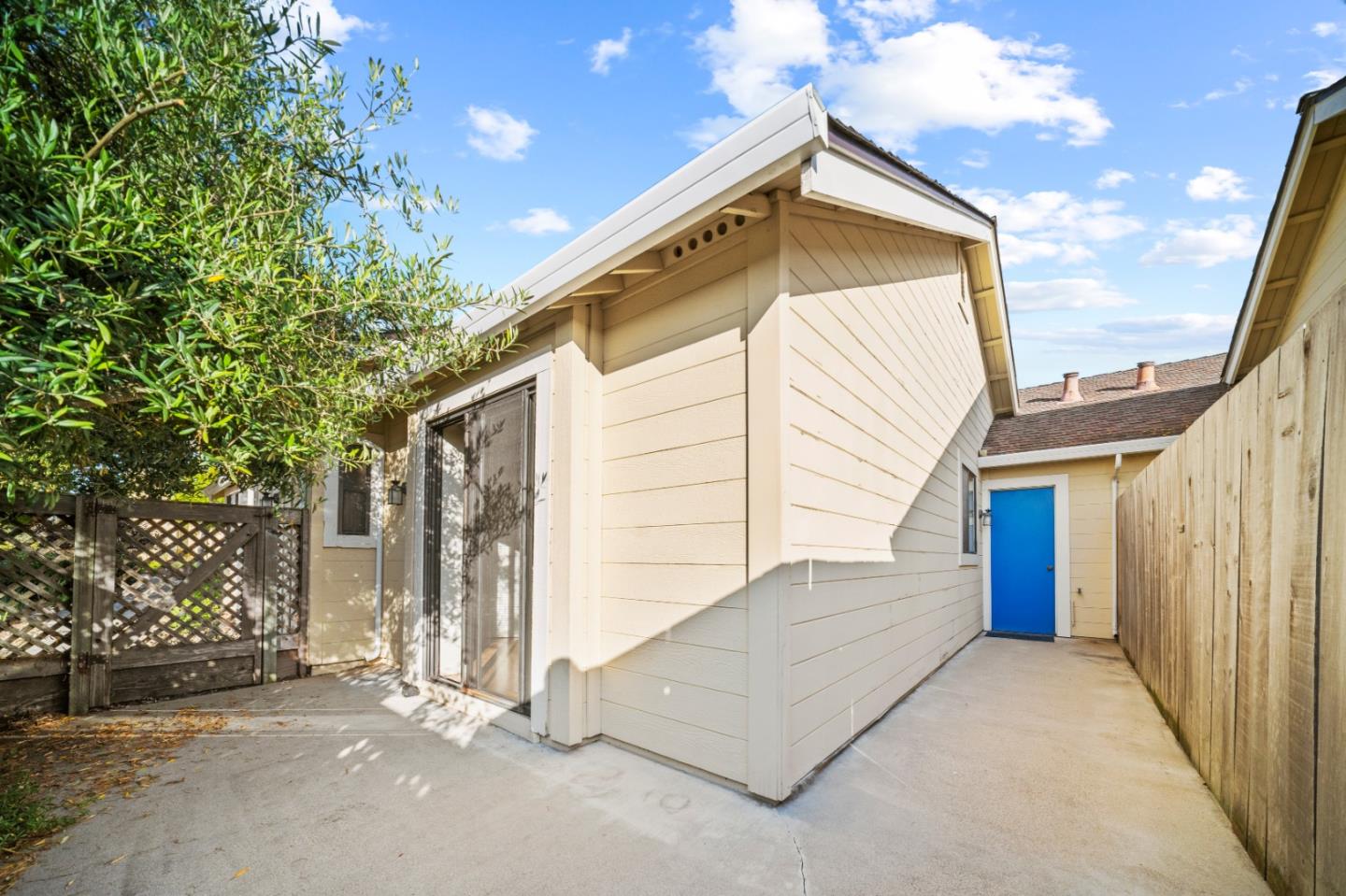 1037 Olympic LN