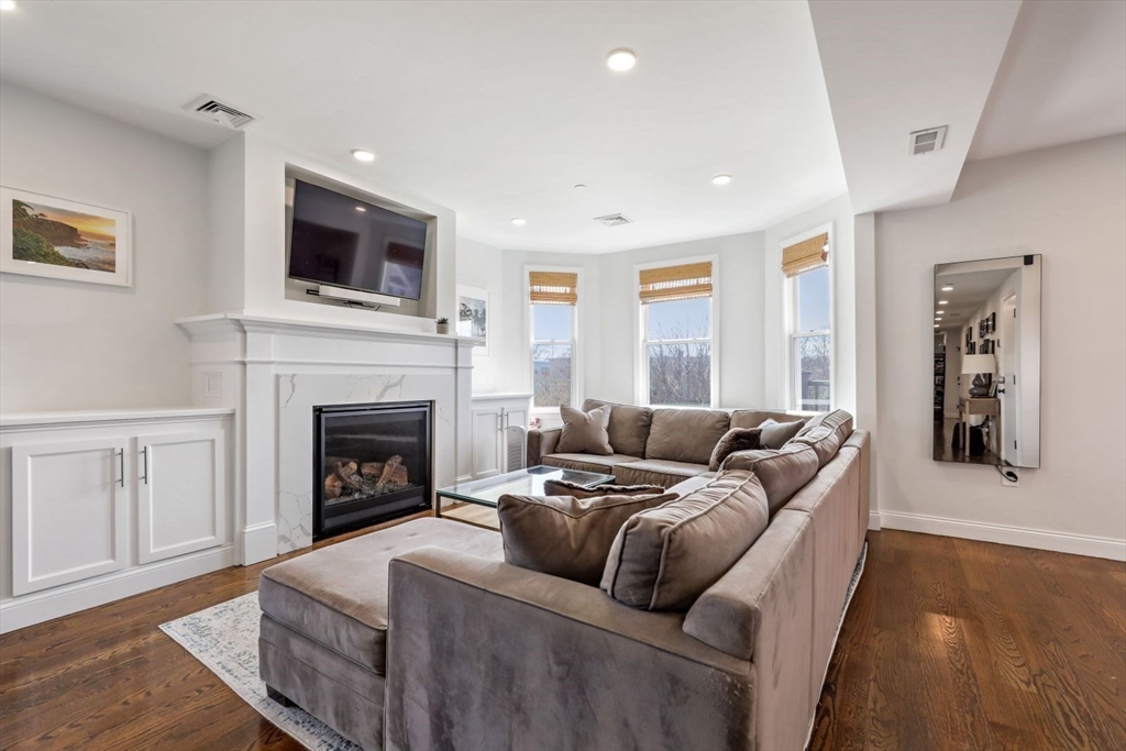 77 Torrey St # 3