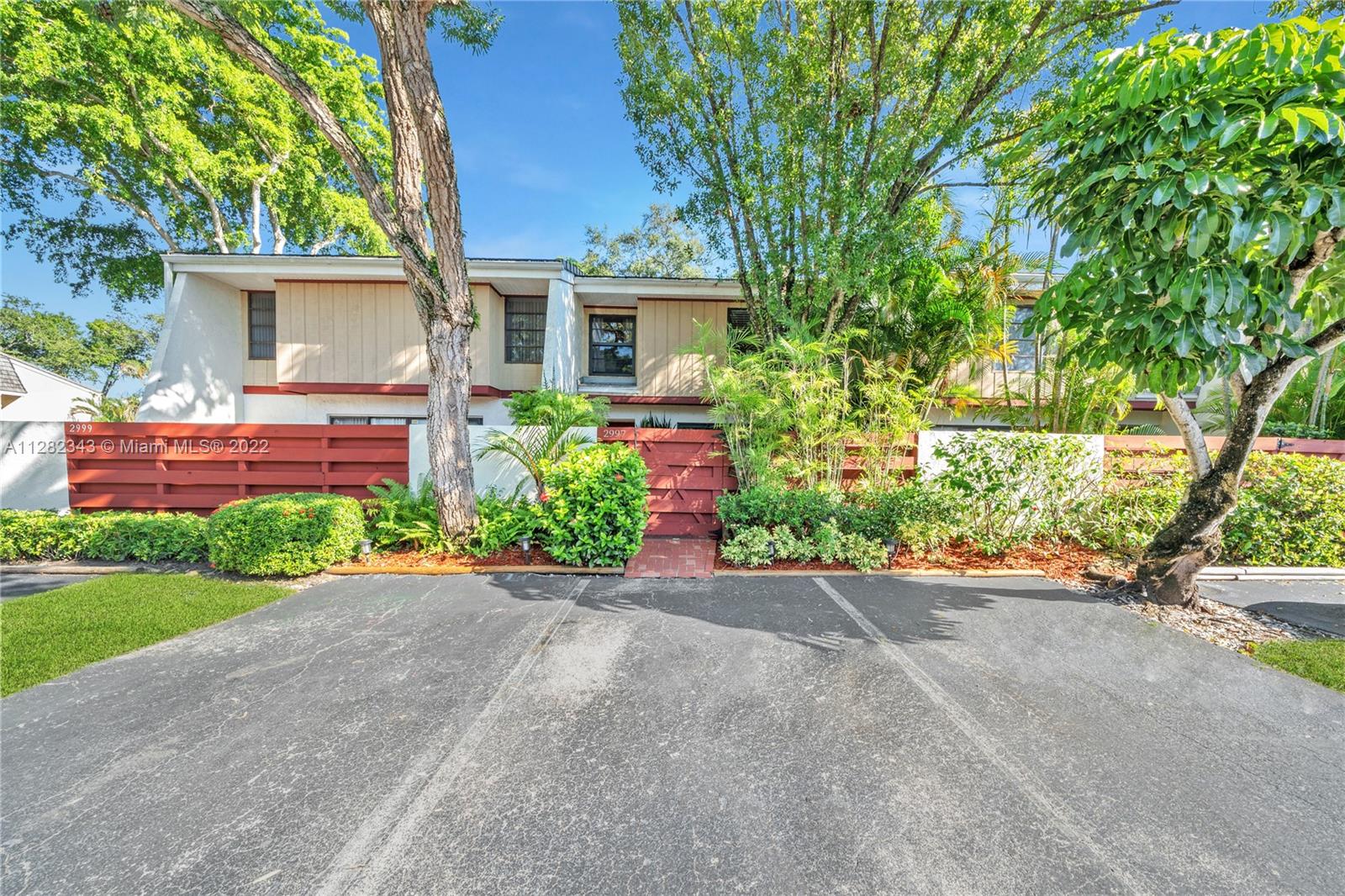 2997 Lakewood Ln Unit: 332