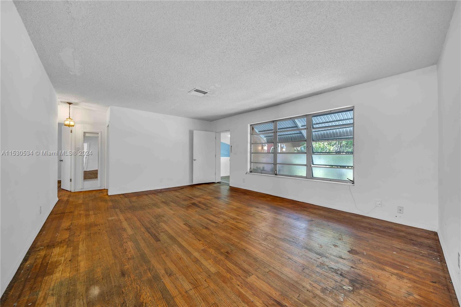5220 SW 26th Ave