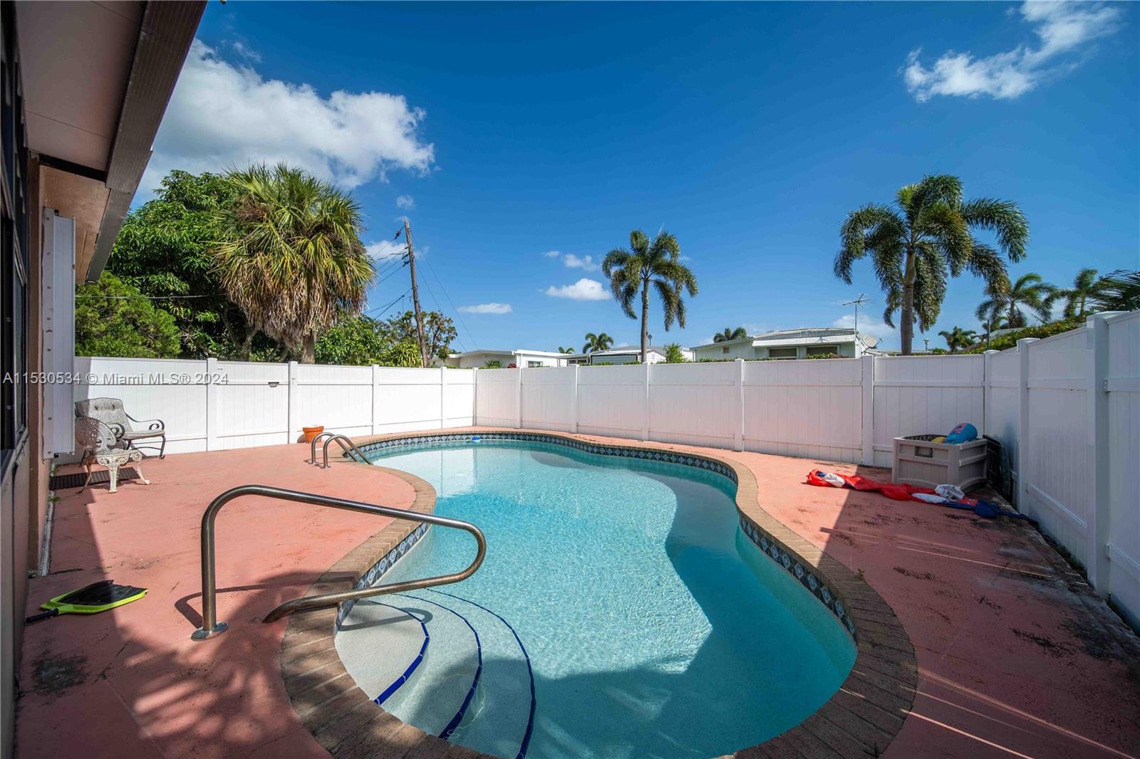 5220 SW 26th Ave