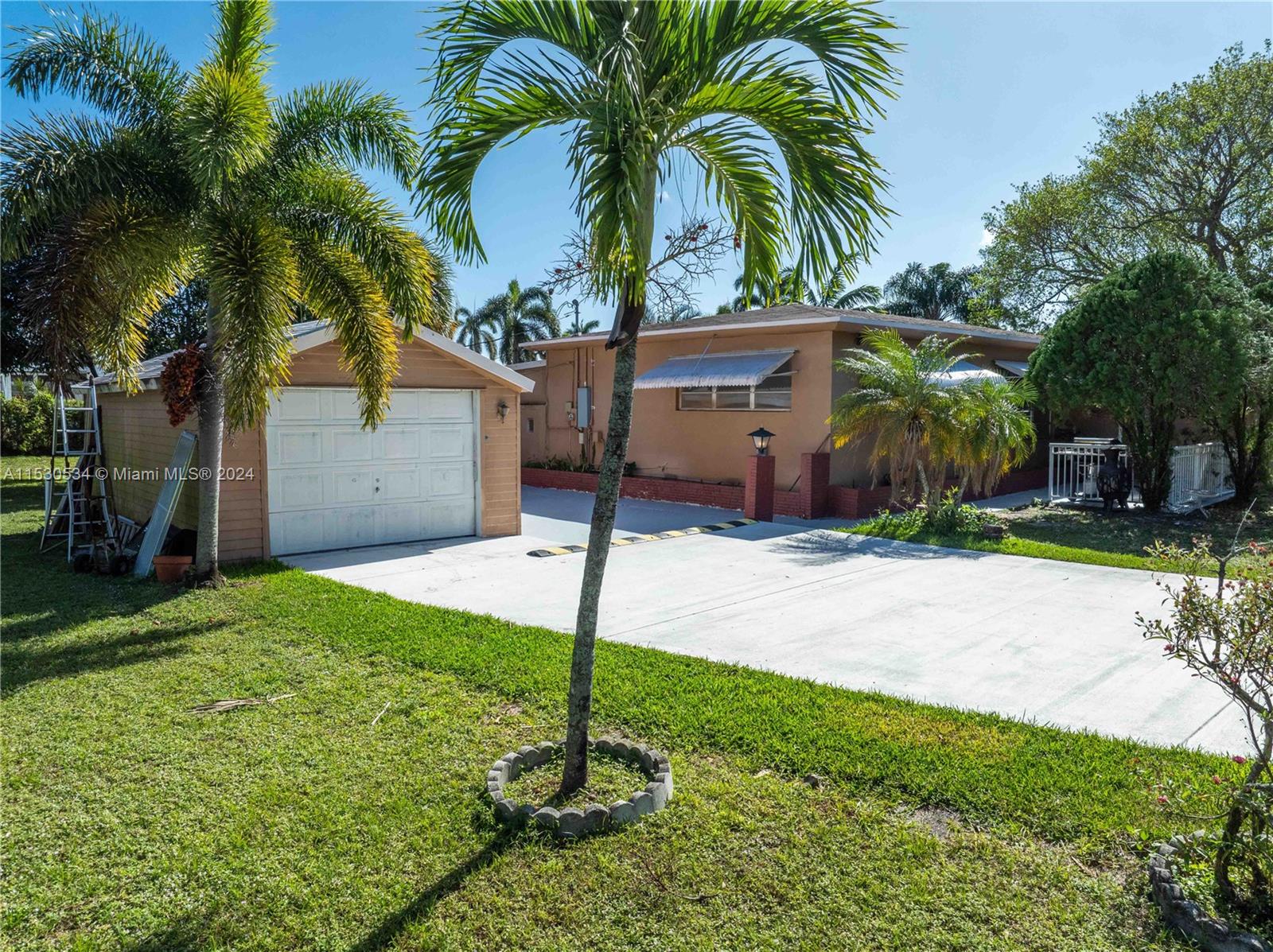 5220 SW 26th Ave
