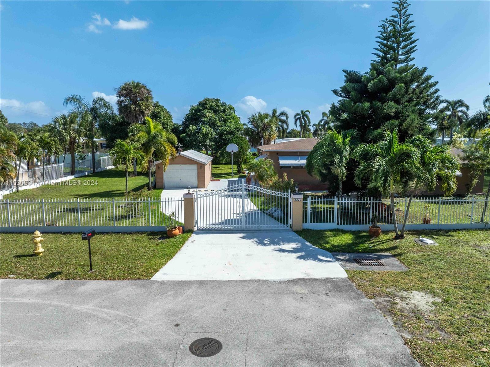 5220 SW 26th Ave