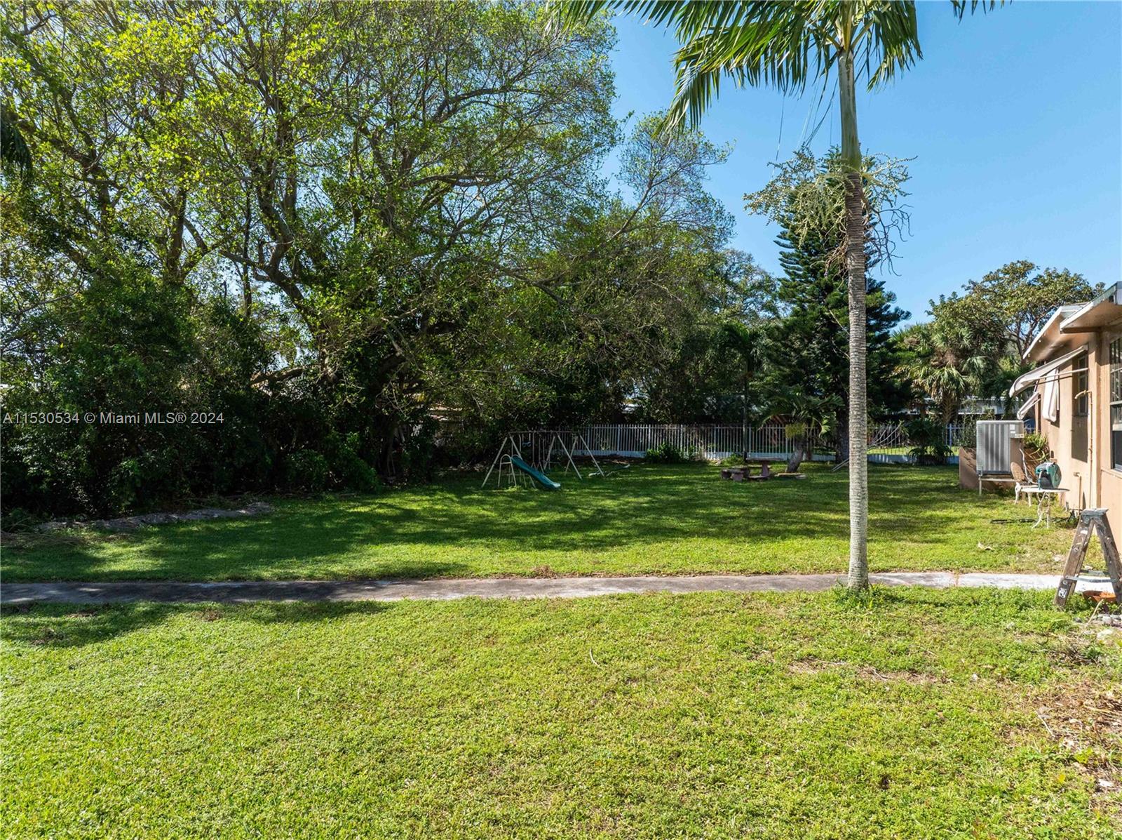 5220 SW 26th Ave