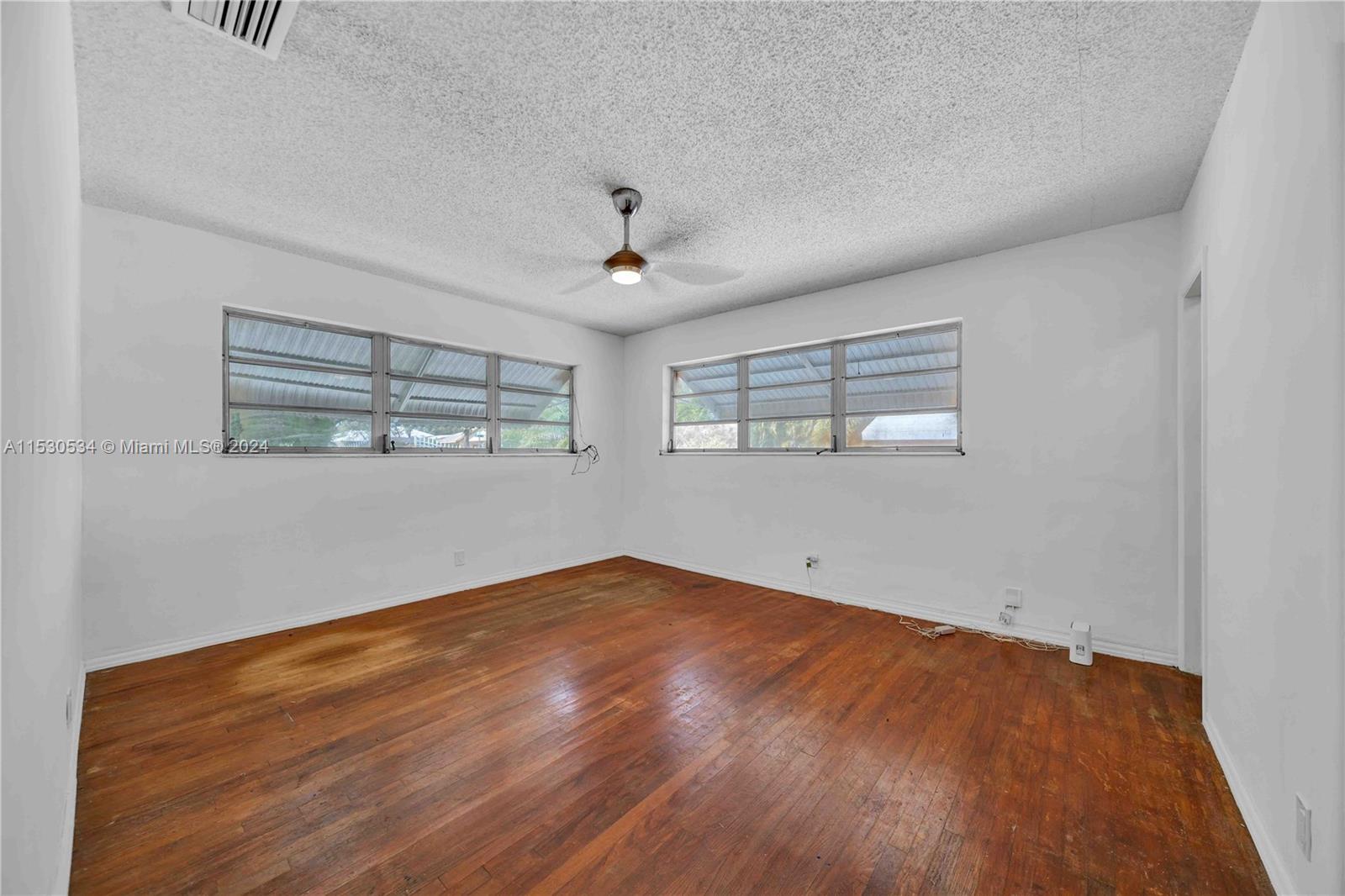 5220 SW 26th Ave