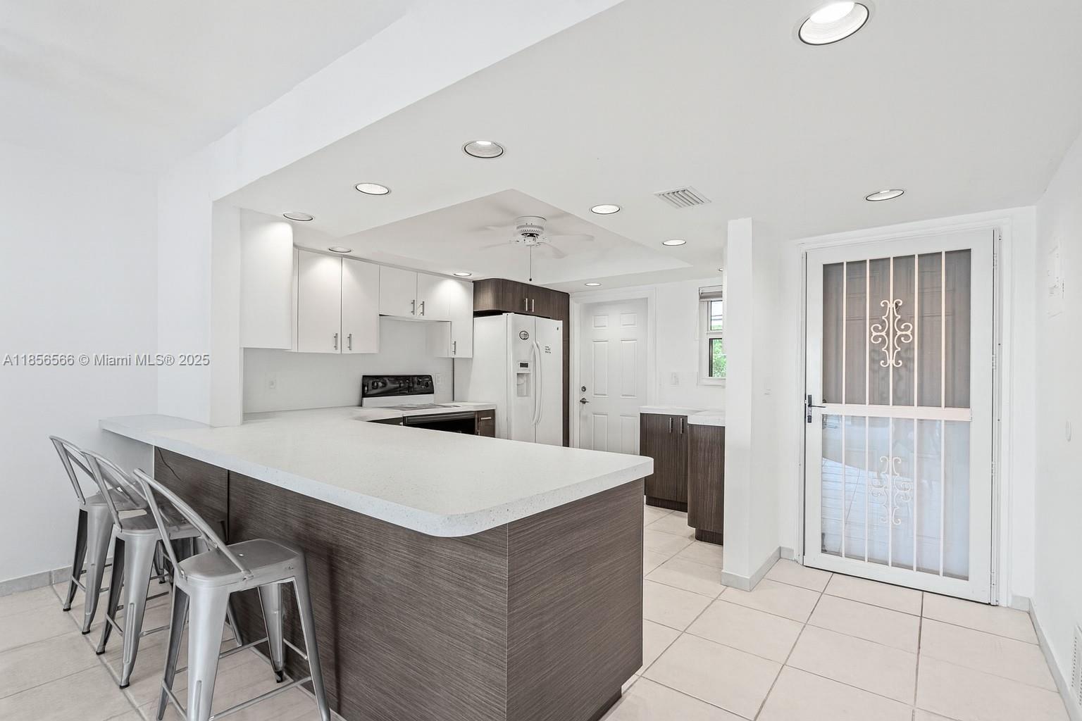 3121 NE 51st St # 203E