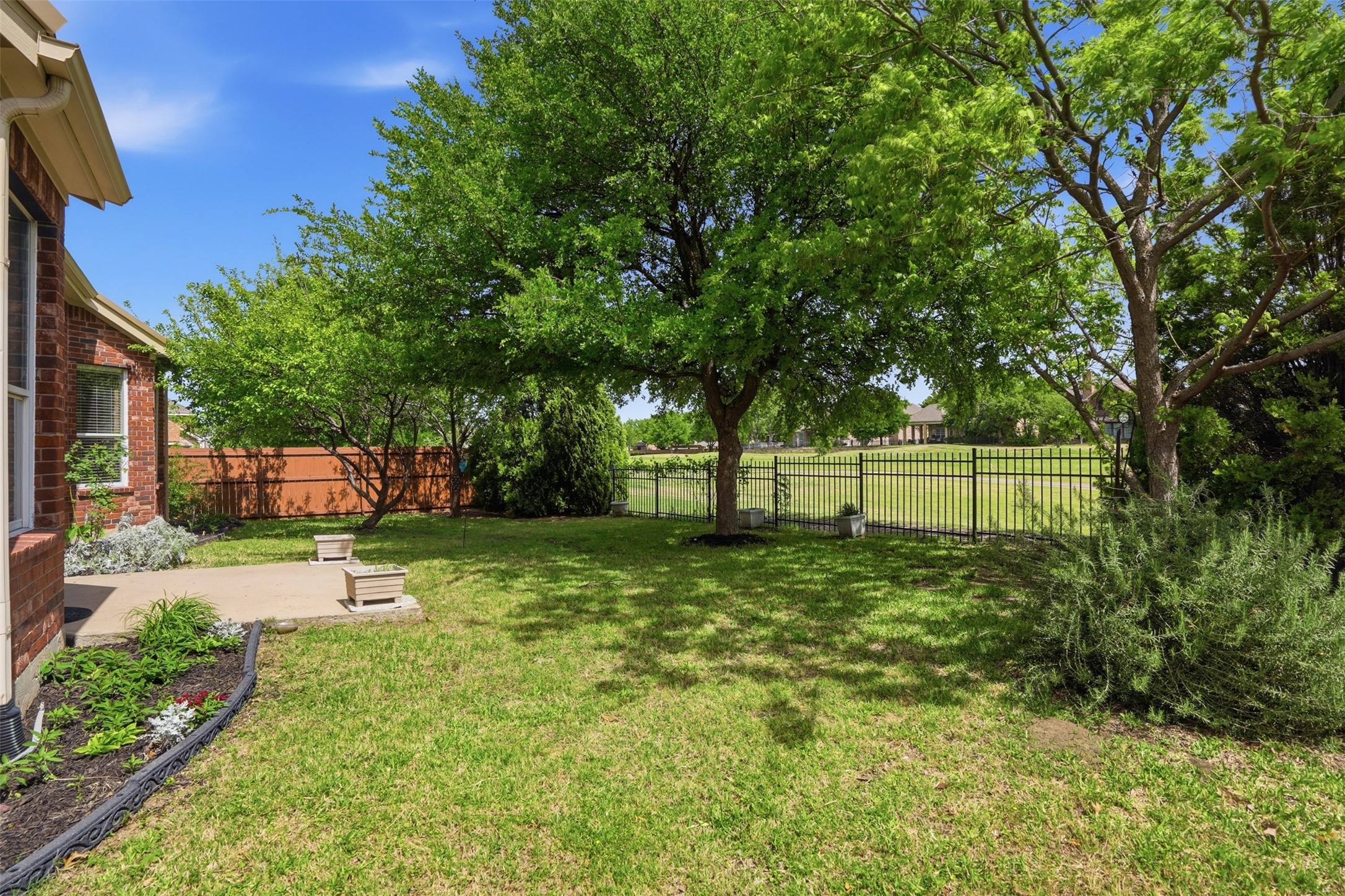 913 Royal Oaks Drive