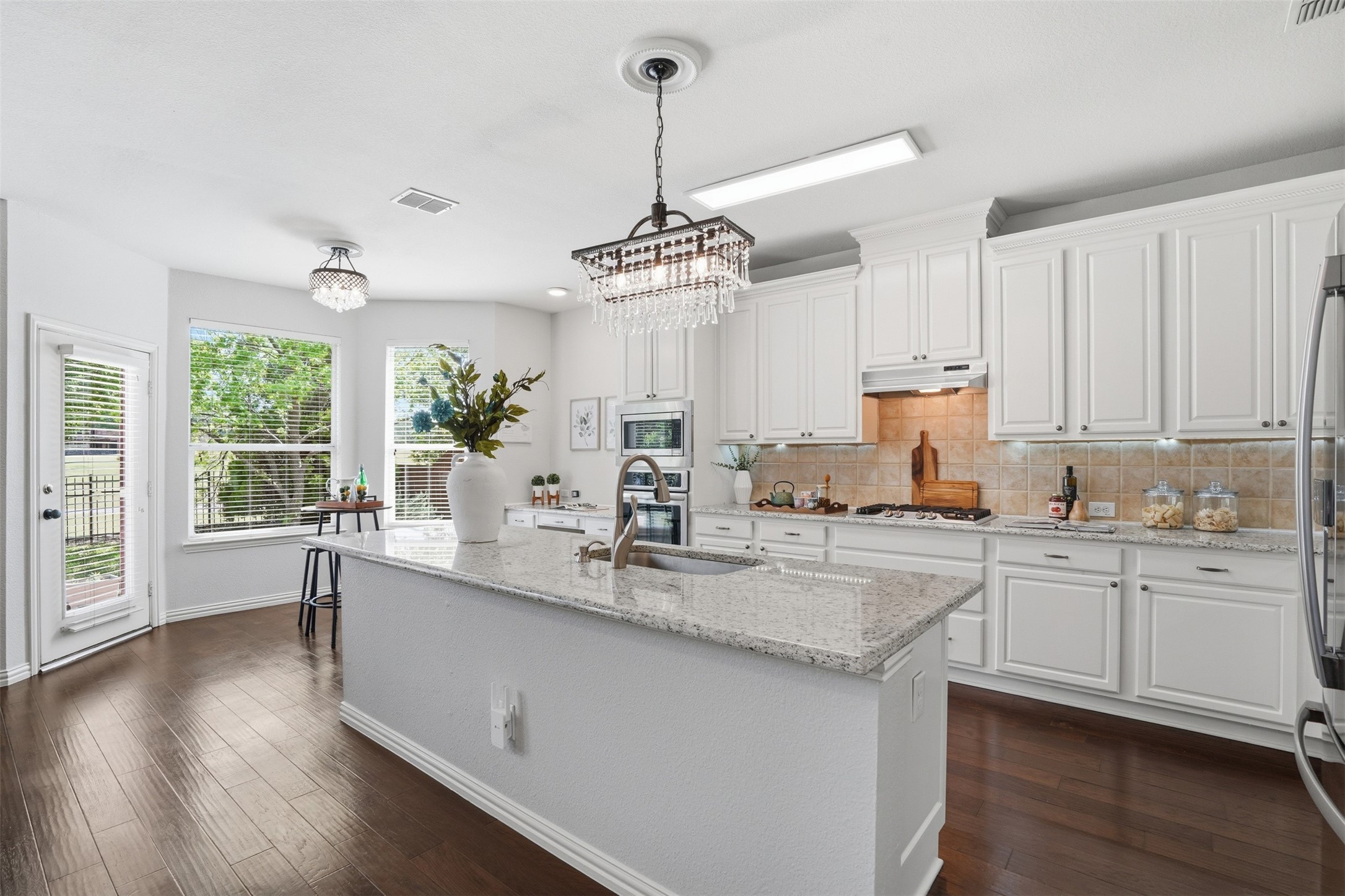 913 Royal Oaks Drive