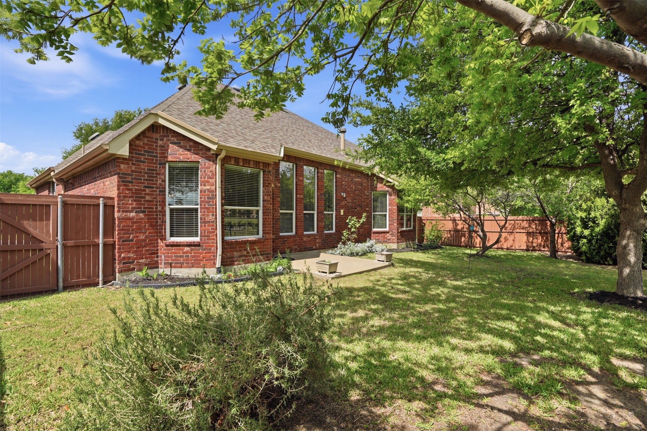 913 Royal Oaks Drive