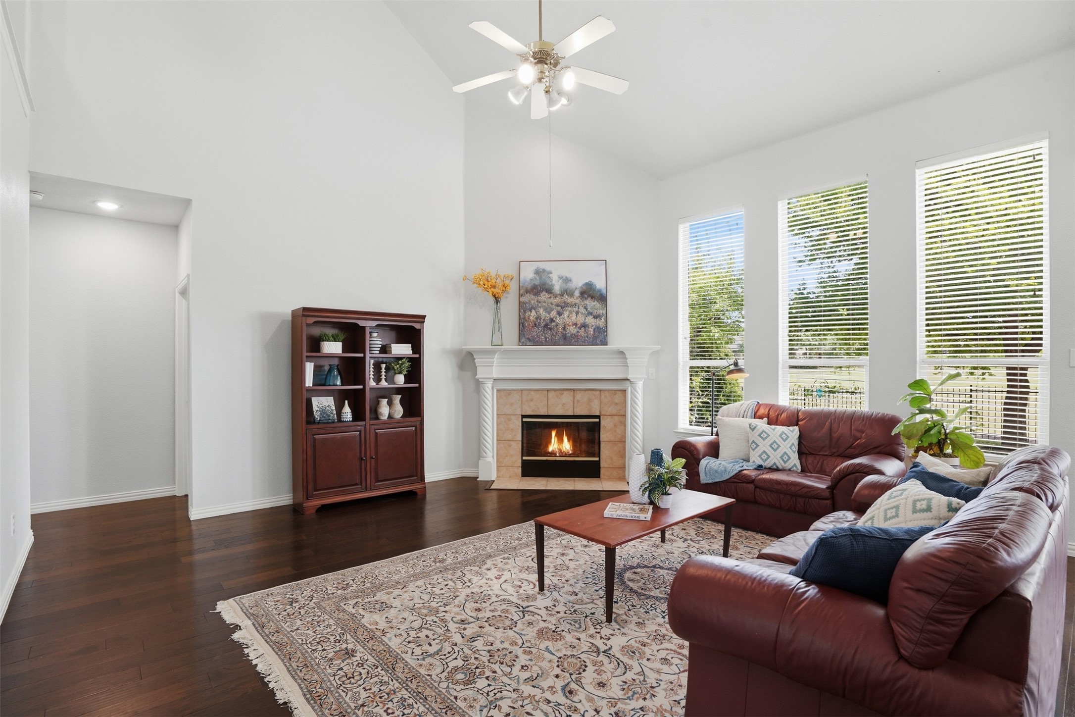 913 Royal Oaks Drive