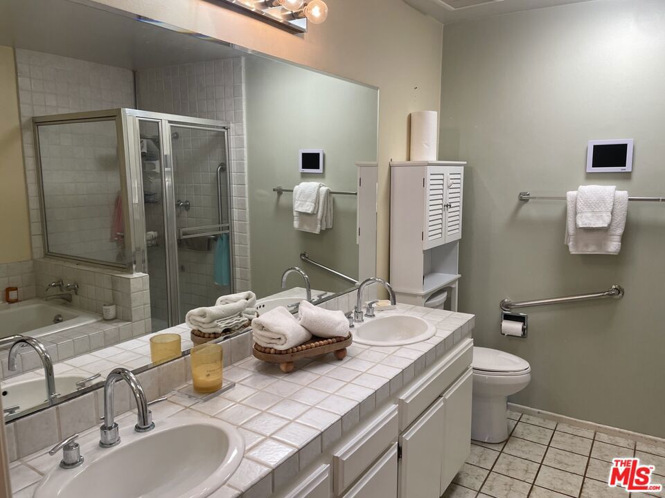 5625 Cambridge Way 301