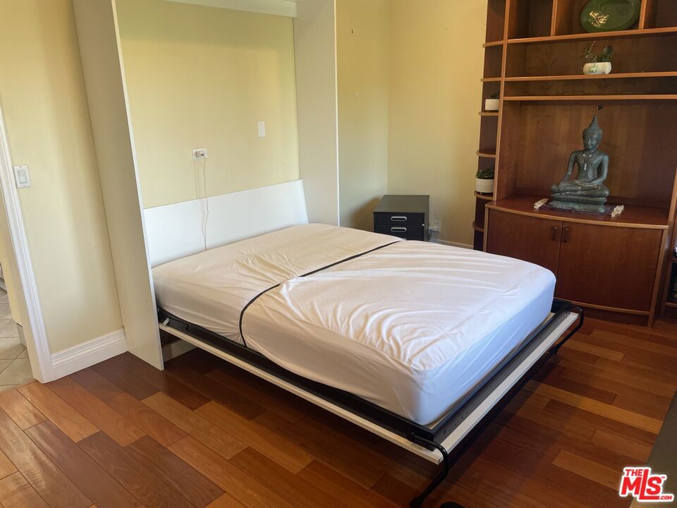 5625 Cambridge Way 301