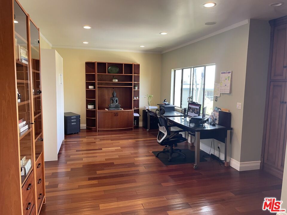 5625 Cambridge Way 301